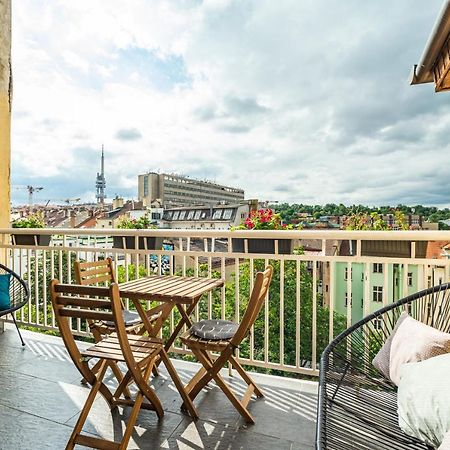 Central, Spacious, Modern 5 Bedrm Duplex W/Balcony Prága Kültér fotó