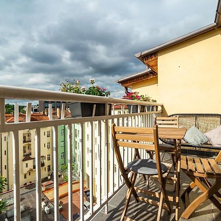 Central, Spacious, Modern 5 Bedrm Duplex W/Balcony Prága Kültér fotó