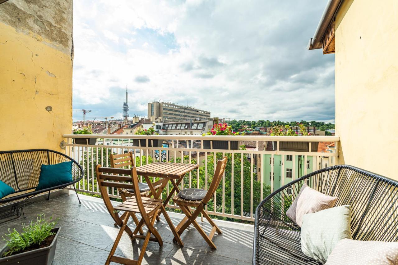 Central, Spacious, Modern 5 Bedrm Duplex W/Balcony Prága Kültér fotó