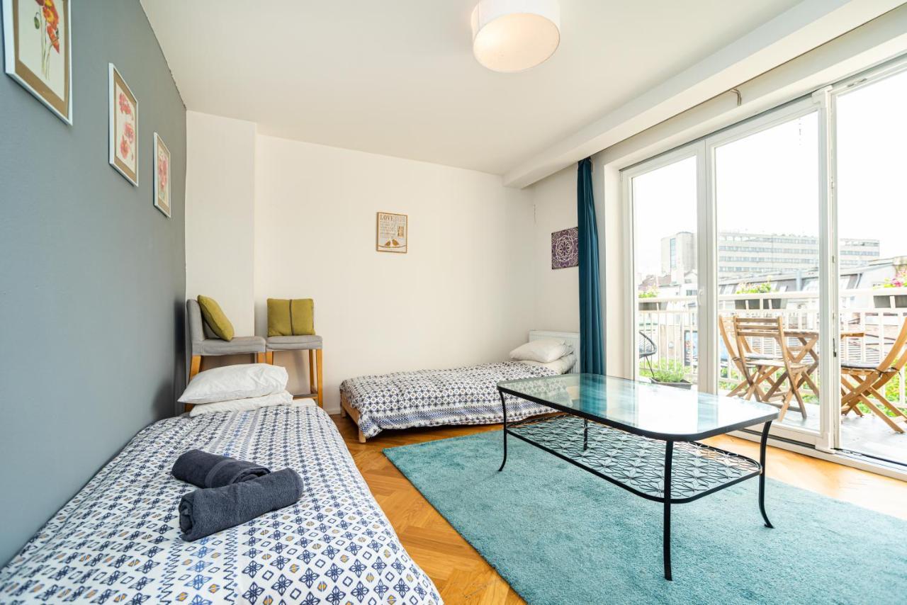 Central, Spacious, Modern 5 Bedrm Duplex W/Balcony Prága Kültér fotó