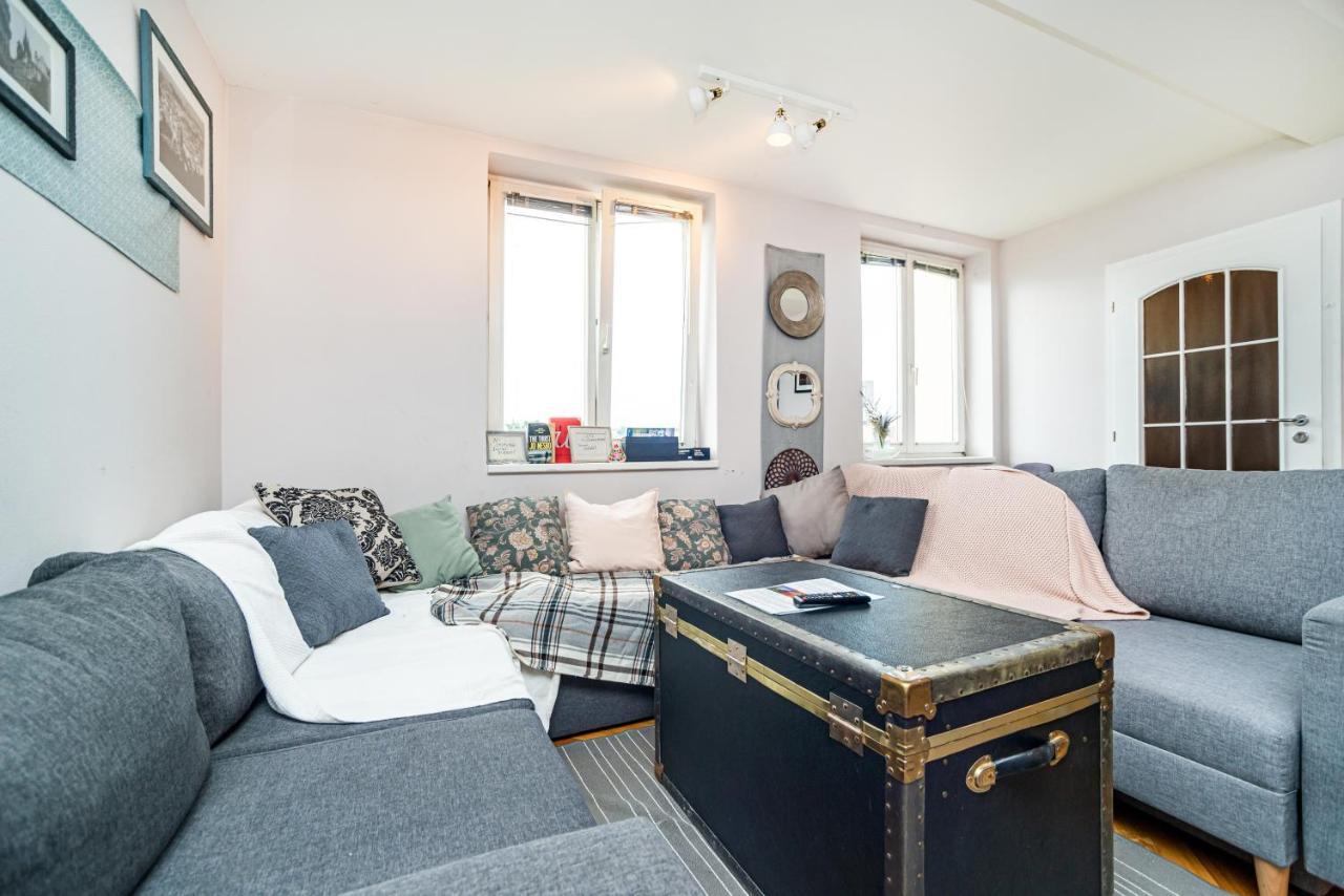 Central, Spacious, Modern 5 Bedrm Duplex W/Balcony Prága Kültér fotó