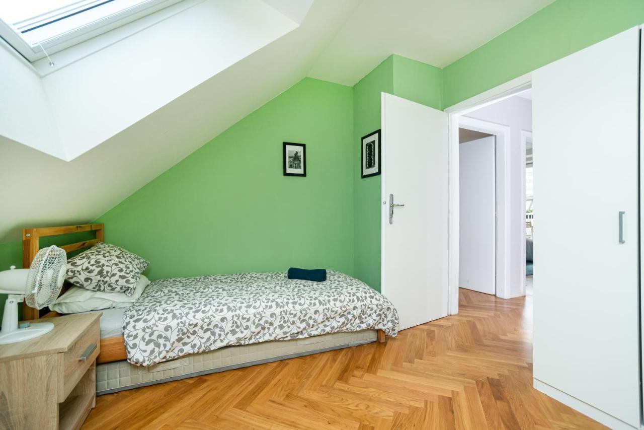 Central, Spacious, Modern 5 Bedrm Duplex W/Balcony Prága Kültér fotó