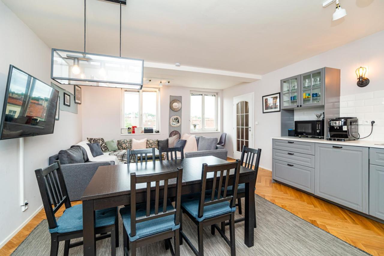Central, Spacious, Modern 5 Bedrm Duplex W/Balcony Prága Kültér fotó