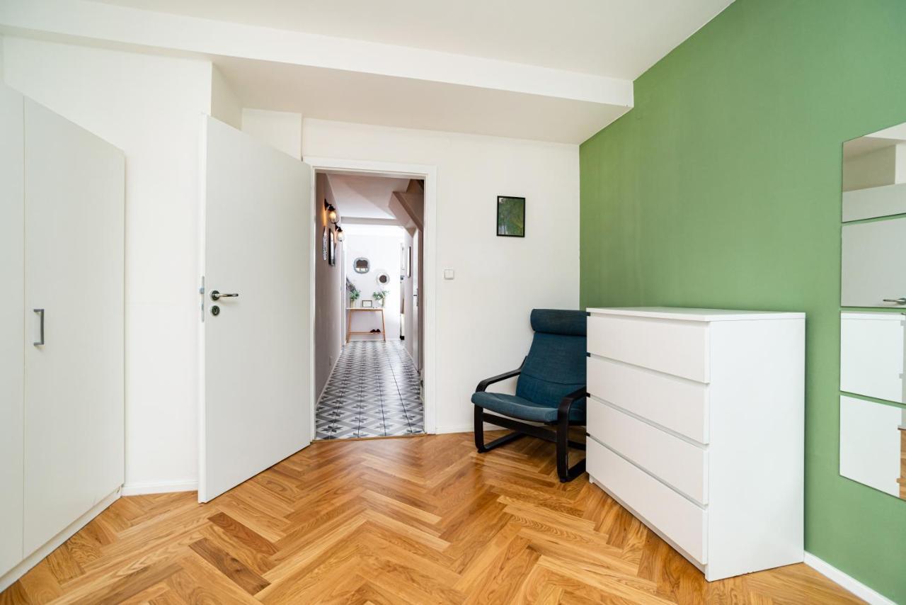 Central, Spacious, Modern 5 Bedrm Duplex W/Balcony Prága Kültér fotó
