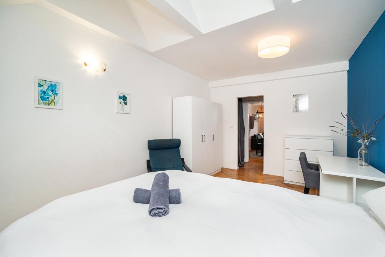 Central, Spacious, Modern 5 Bedrm Duplex W/Balcony Prága Kültér fotó