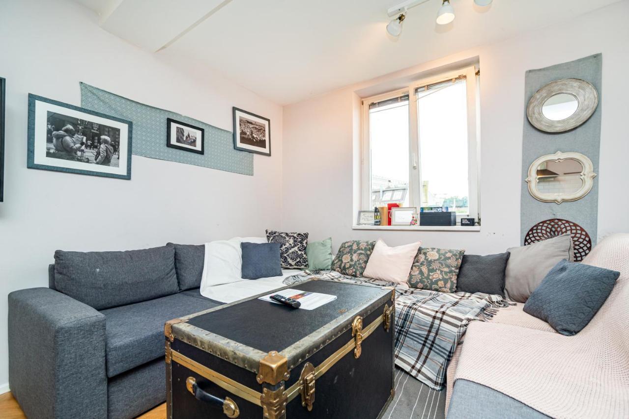 Central, Spacious, Modern 5 Bedrm Duplex W/Balcony Prága Kültér fotó