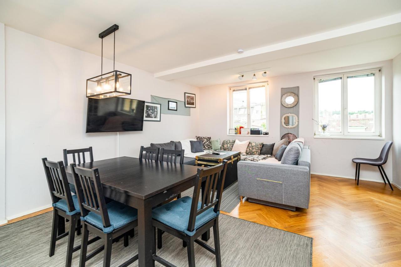 Central, Spacious, Modern 5 Bedrm Duplex W/Balcony Prága Kültér fotó