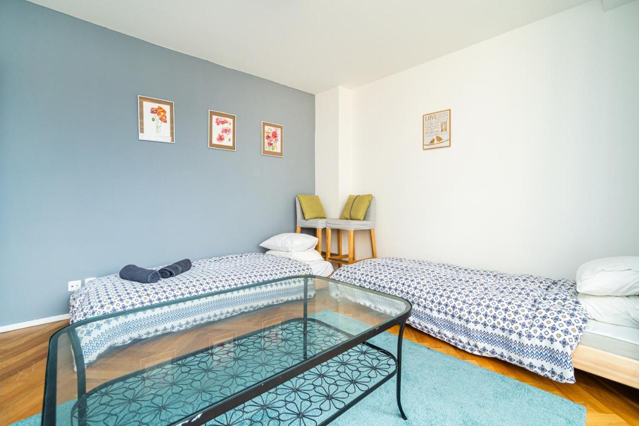 Central, Spacious, Modern 5 Bedrm Duplex W/Balcony Prága Kültér fotó