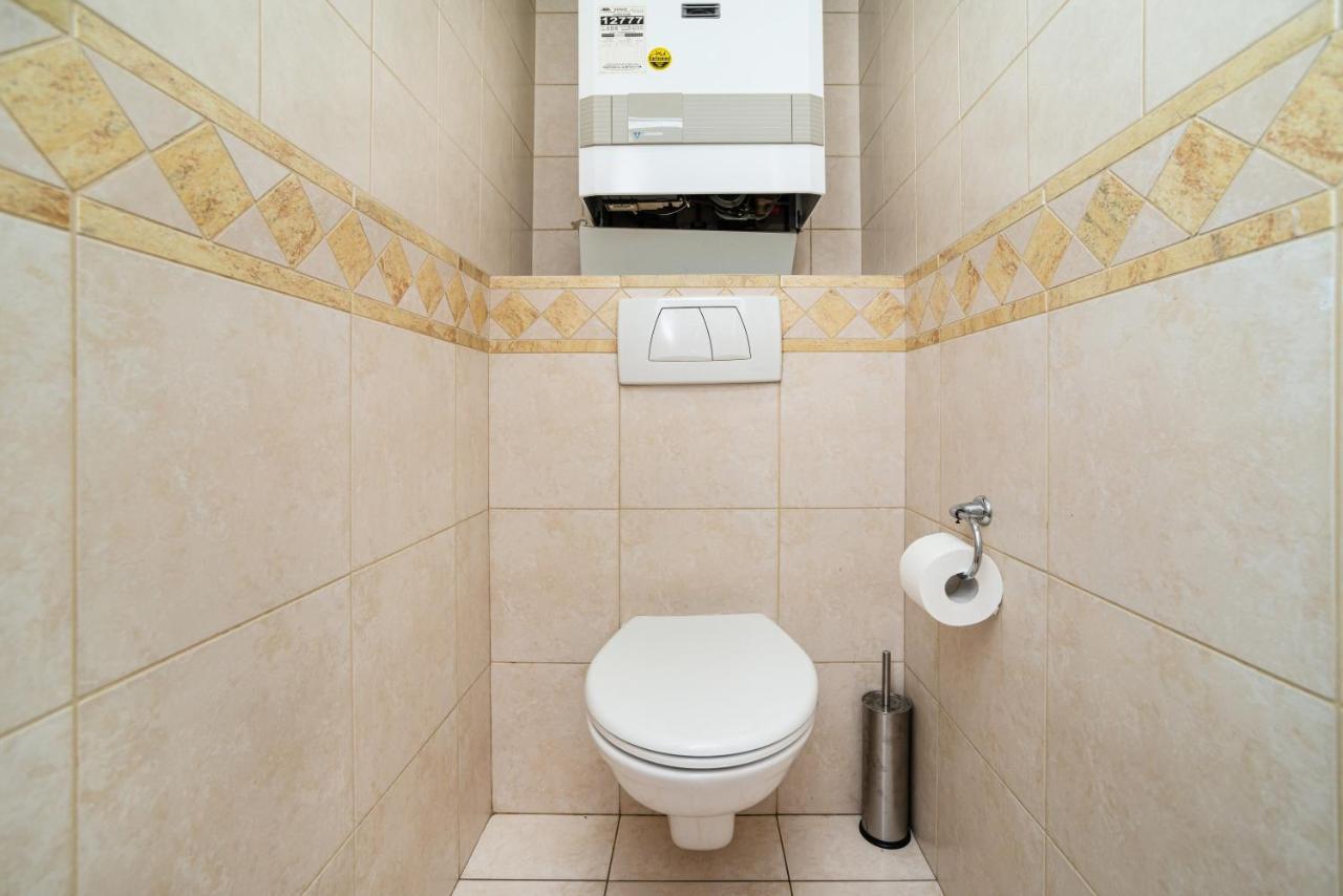 Central, Spacious, Modern 5 Bedrm Duplex W/Balcony Prága Kültér fotó