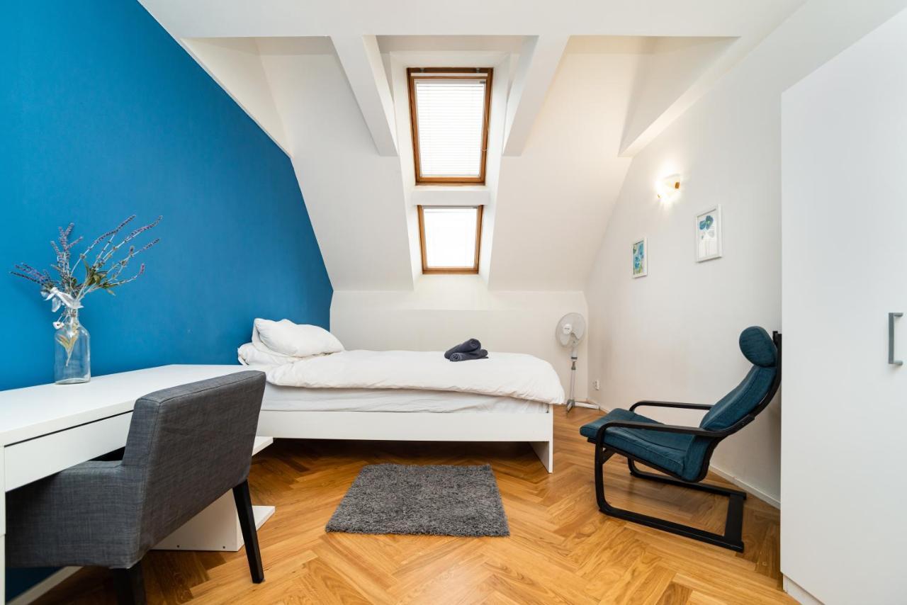 Central, Spacious, Modern 5 Bedrm Duplex W/Balcony Prága Kültér fotó